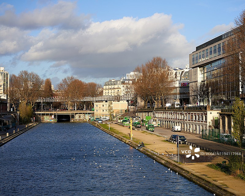 巴黎圣马丁运河图片素材