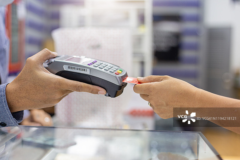 信用卡支付，购买和销售产品与服务图片素材