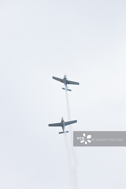 天空中的飞机图片素材