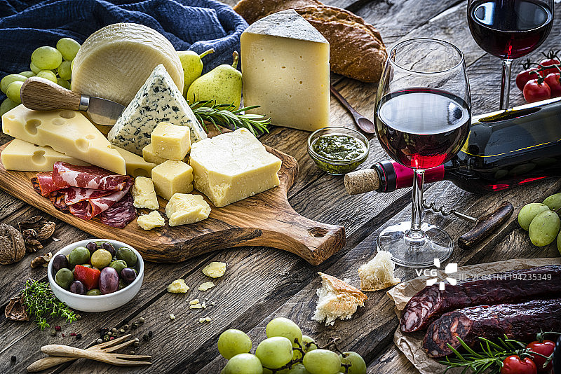 红酒奶酪火腿开胃菜图片素材