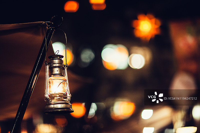 街头市场的复古灯笼图片素材