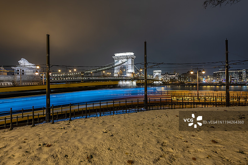 布达佩斯链桥夜景图片素材