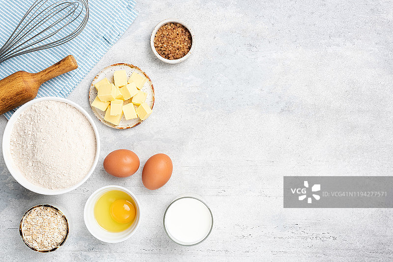 烘焙原料：鸡蛋、面粉、黄油、糖图片素材