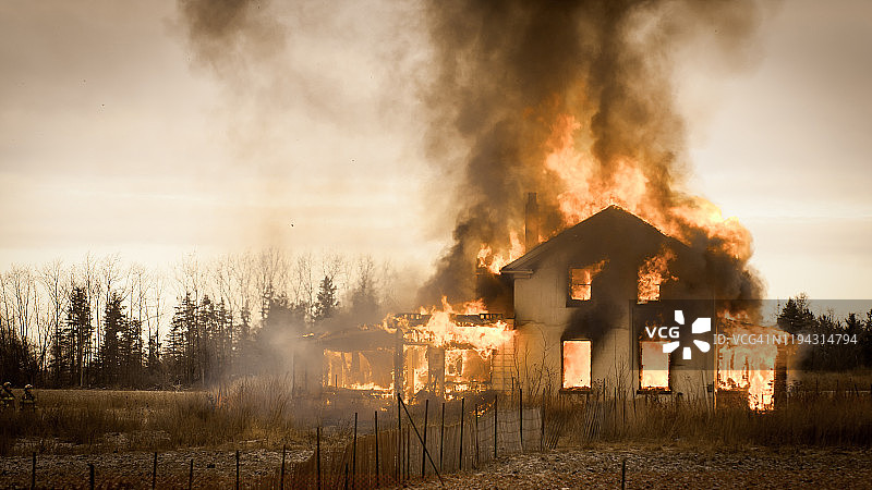 燃烧的房屋图片素材