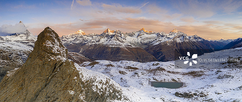 瑞士里弗尔峰、马特宏峰、白齿峰雪景航拍图片素材