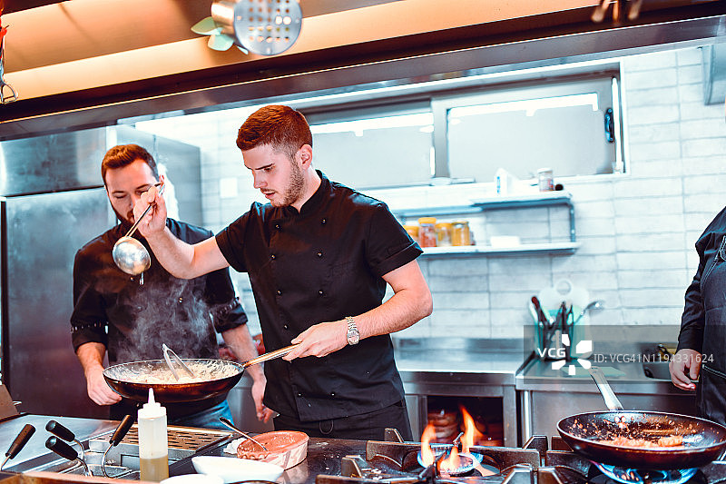 烹饪课程进行中图片素材