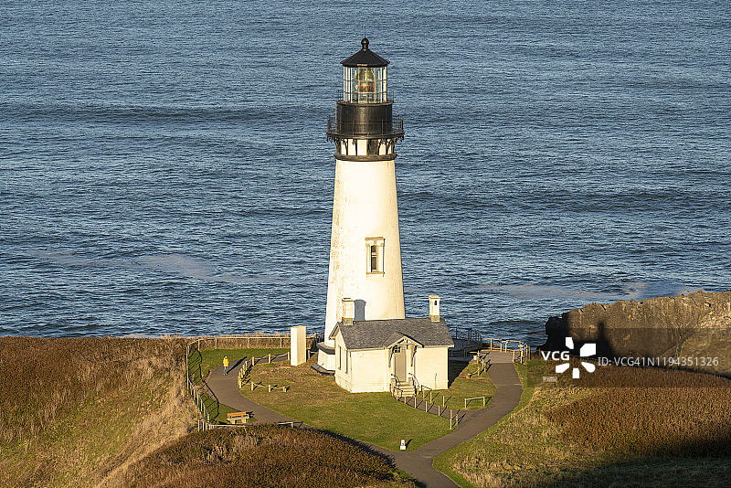 美国俄勒冈州纽波特市亚基纳角灯塔图片素材