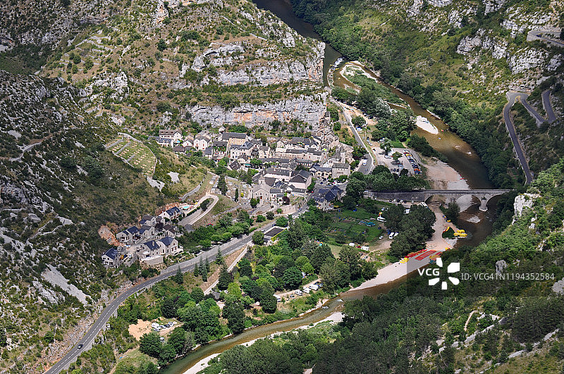 拉马莱讷村和塔恩河图片素材