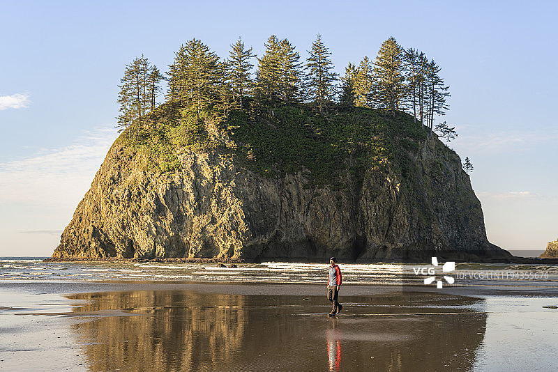 美国华盛顿州拉普什第二海滩上的男人图片素材