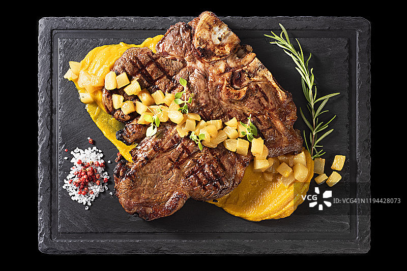 烤T骨牛排配甜土豆泥图片素材