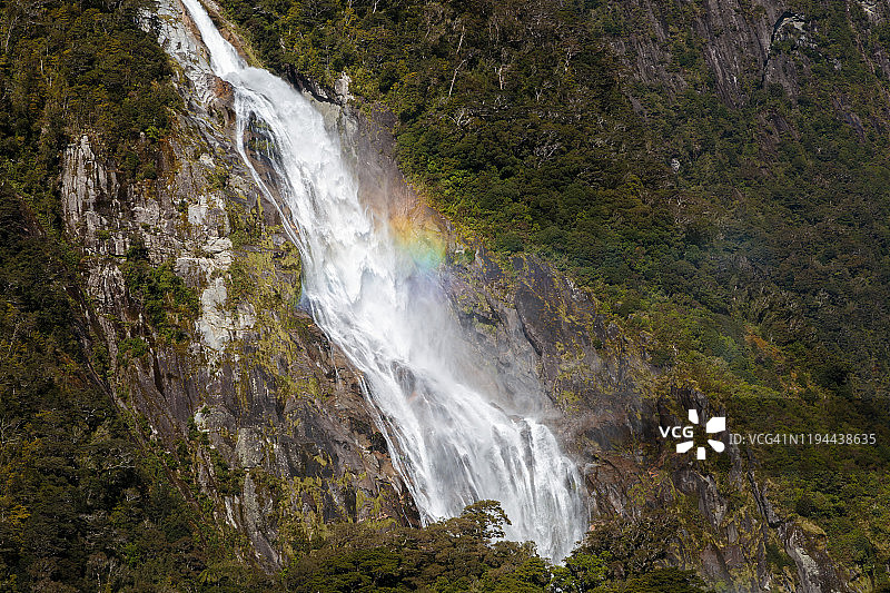 米尔福德峡湾的鲍恩瀑布图片素材