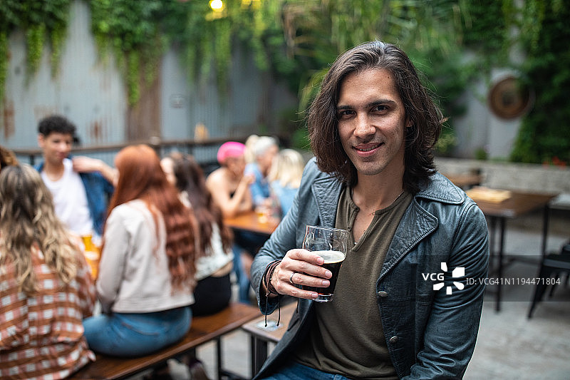 在寒冷中结束一天的蜿蜒图片素材