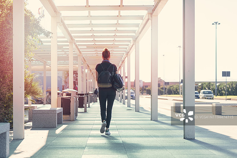 机场里的女人图片素材