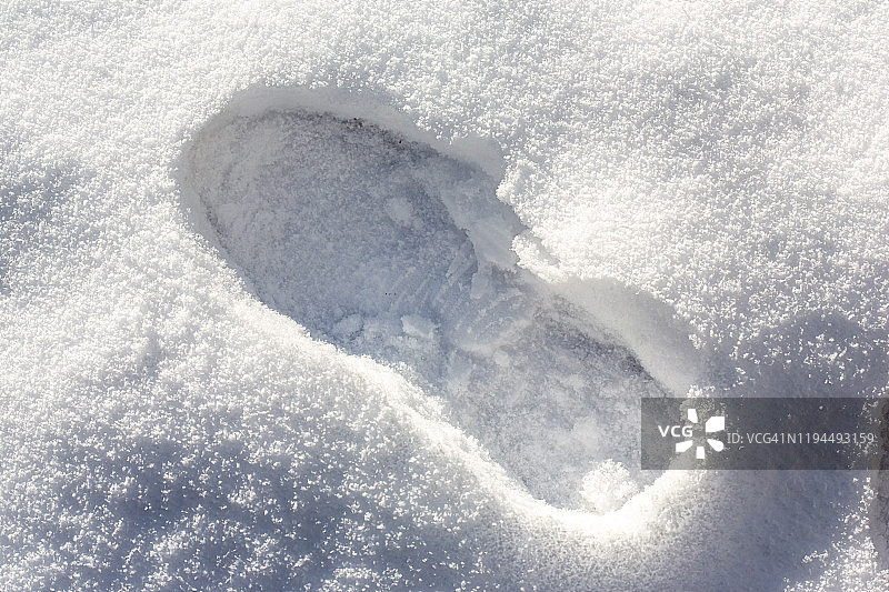 雪地中的浅浅靴印图片素材