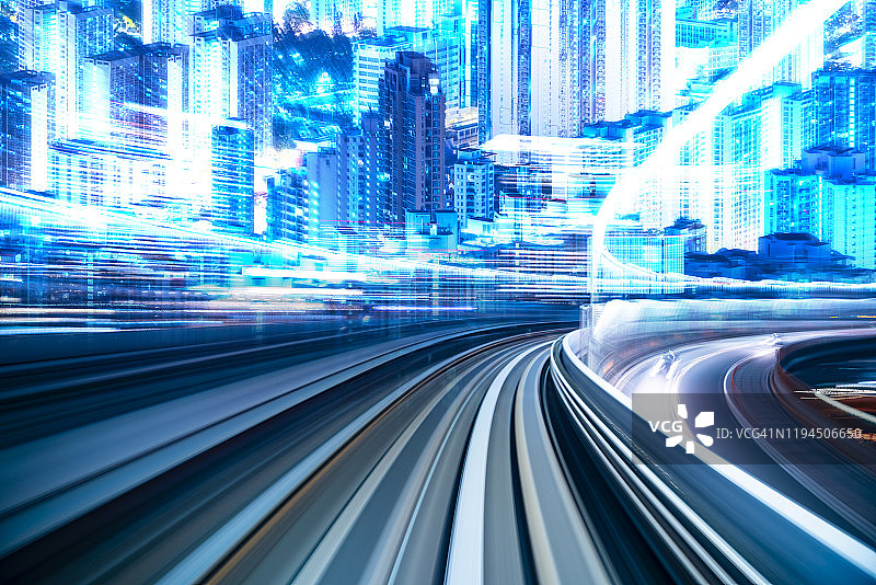 夜景城市背景中的速度光轨图片素材