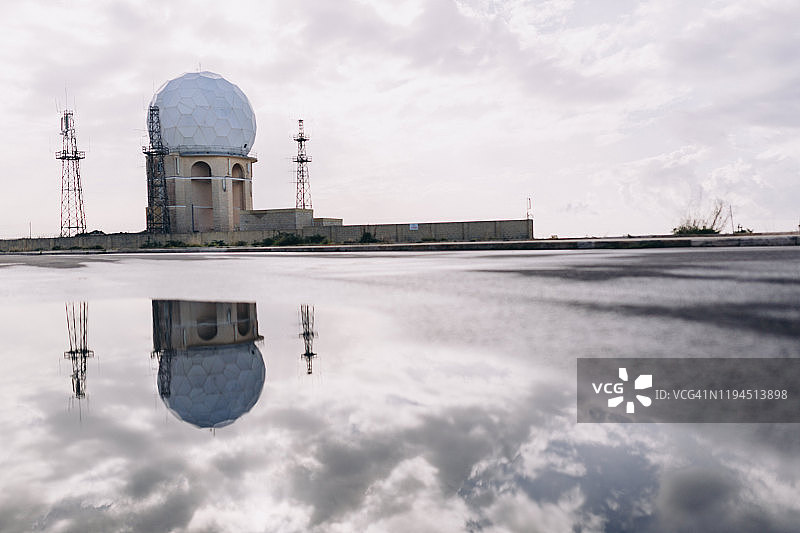 马耳他丁力悬崖边缘的丁力雷达站图片素材