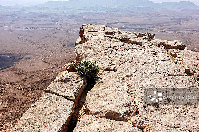 世界奇观：内盖夫沙漠中的拉蒙陨石坑图片素材