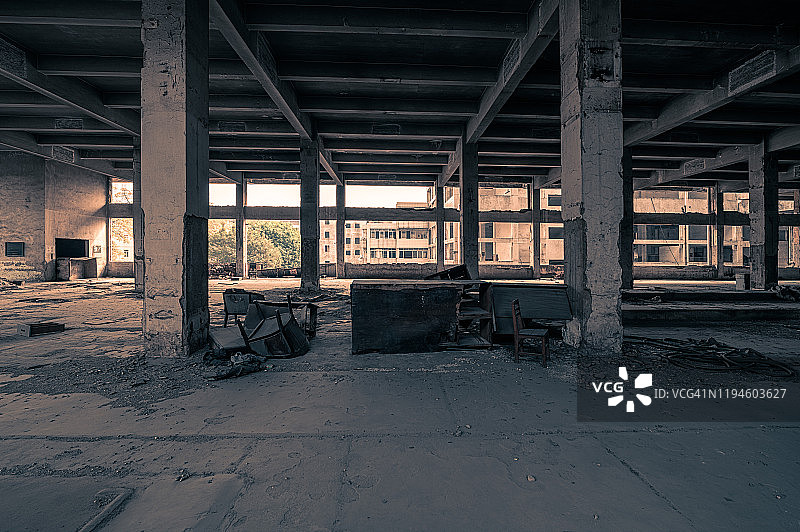 废弃工厂内部图片素材