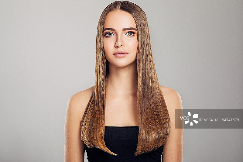 年轻漂亮的女孩图片素材