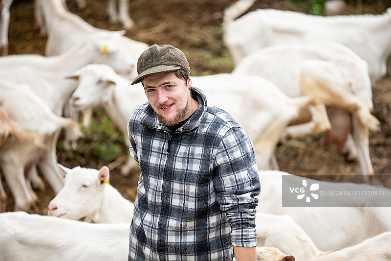 年轻的山羊牧羊人肖像 - 摄影图片图片素材