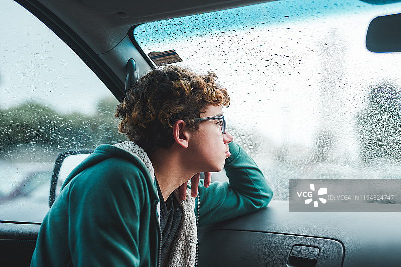 这场雨会停吗？图片素材