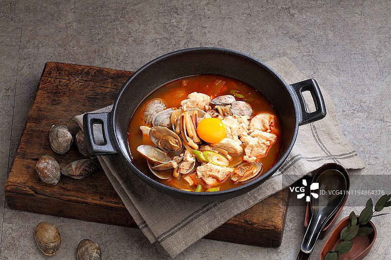 香辣软豆腐蛤蜊汤图片素材