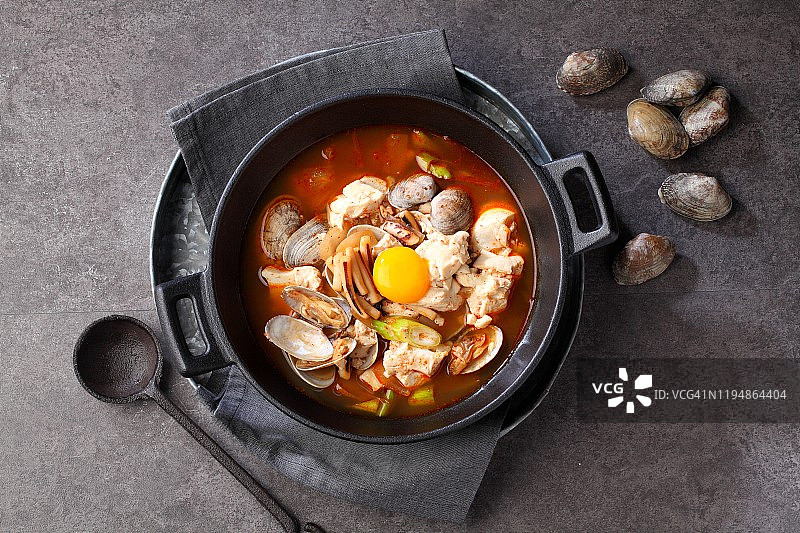 香辣软豆腐蛤蜊汤图片素材