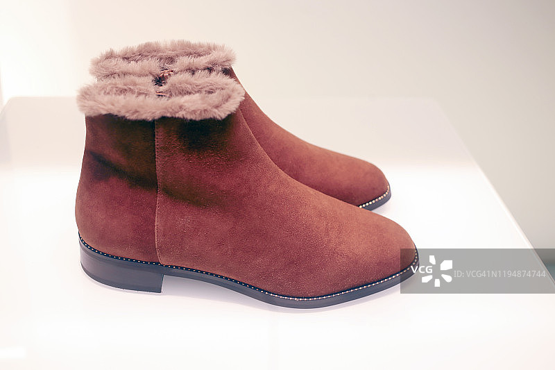 绒面革保暖鞋图片素材