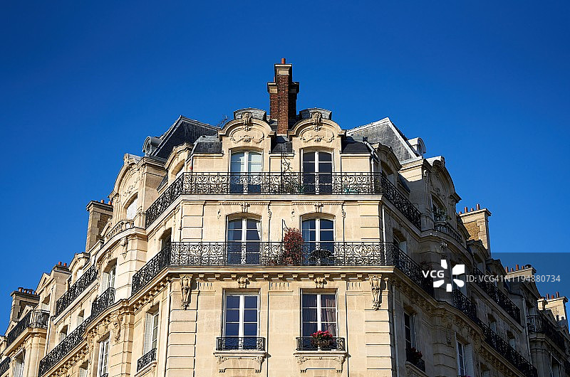 蓝天下的奥斯曼建筑图片素材