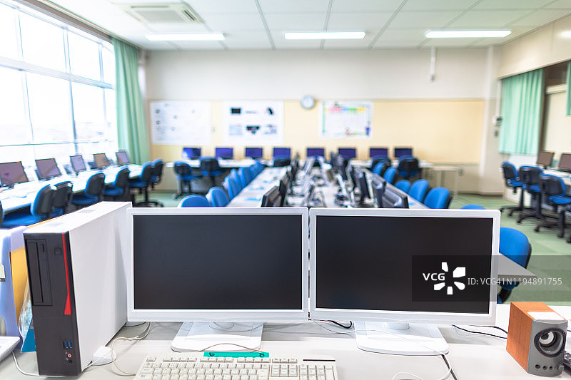 学校的空计算机实验室图片素材