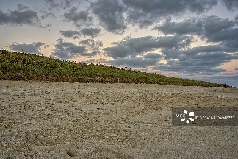 佛罗里达梅里特岛国家野生动物保护区大西洋海滩上的美丽日出图片素材
