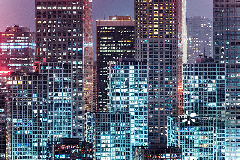 夜晚的现代办公楼外墙图片素材