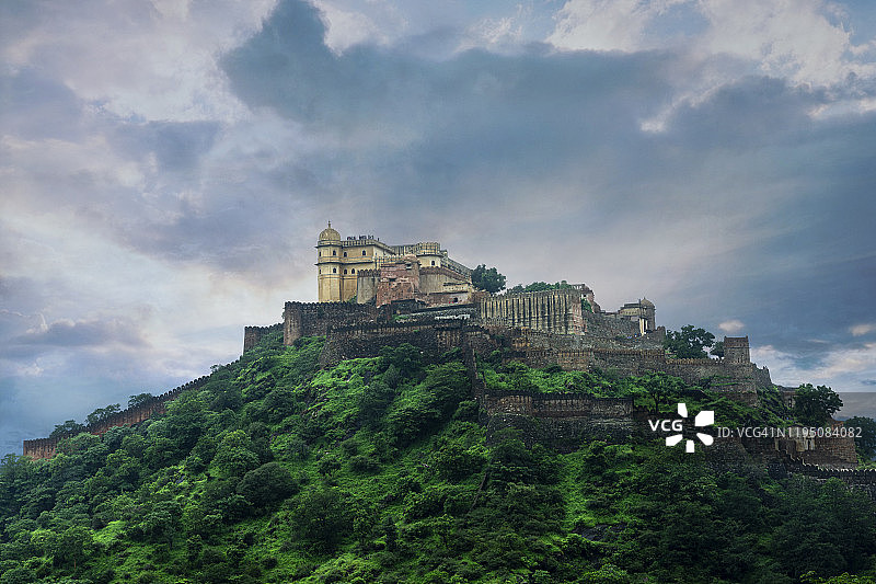 印度拉贾斯坦邦拉杰萨曼德县的昆巴尔加尔堡，印度的长城图片素材