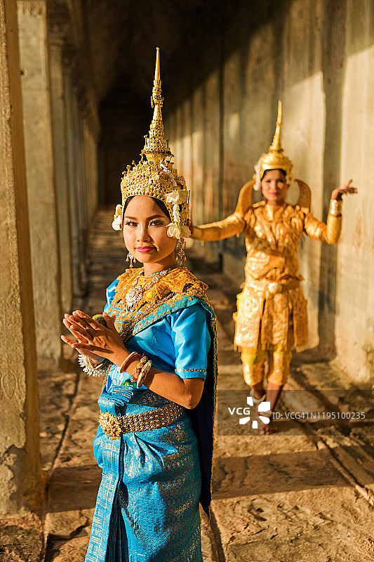 吴哥窟的阿psara舞者图片素材