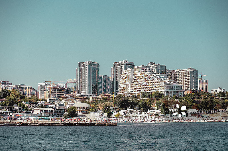 乌克兰敖德萨黑海：海滩海岸线船只视角图片素材