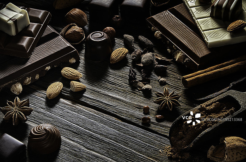 可可粉干果什锦巧克力图片素材