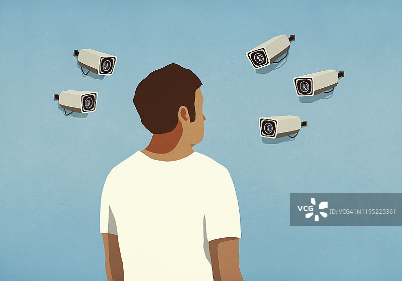 对准男人的监控摄像头图片素材