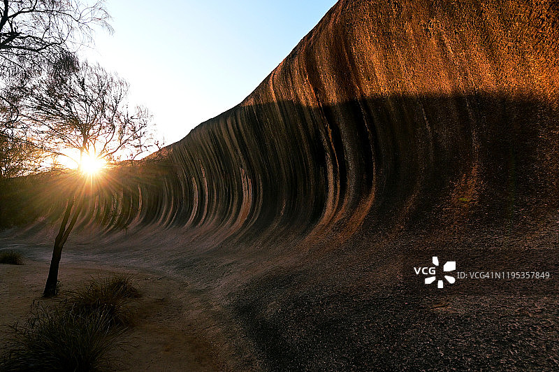 海登波浪岩日出，澳大利亚西部图片素材