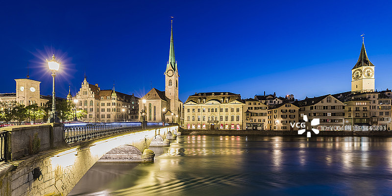 瑞士苏黎世州，苏黎世，利马特河和利马特河畔的古镇建筑图片素材