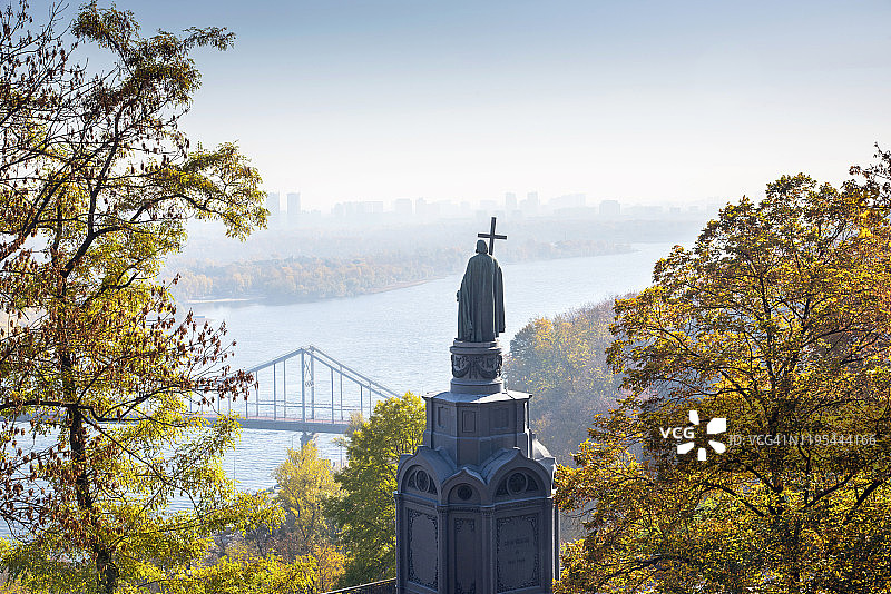 乌克兰基辅圣弗拉基米尔纪念碑图片素材
