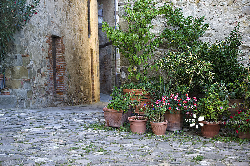 意大利安吉亚里中世纪乡村庭院图片素材