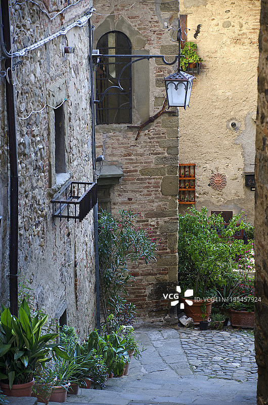 意大利安吉亚里中世纪乡村庭院图片素材