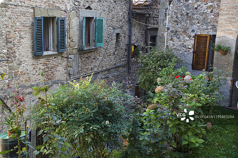 意大利安吉亚里中世纪乡村庭院图片素材