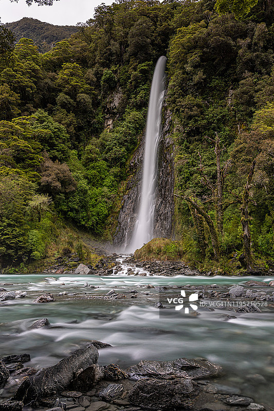 雷霆溪瀑布，新西兰图片素材