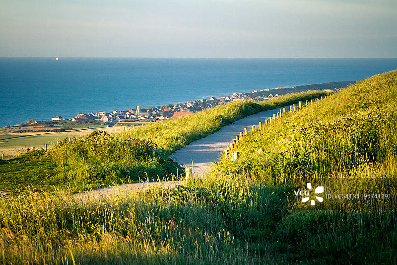 格雷角附近的田野中的方向标志图片素材