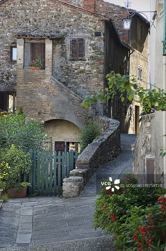 意大利安吉亚里的中世纪乡村庭院图片素材