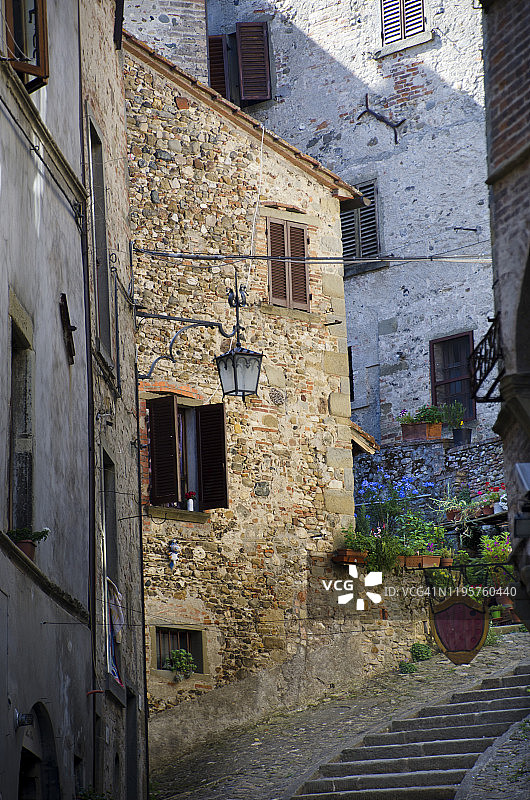 意大利安吉亚里的中世纪乡村庭院图片素材