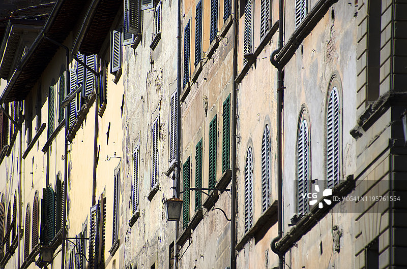 意大利安吉亚里乡村中世纪房屋百叶窗图片素材
