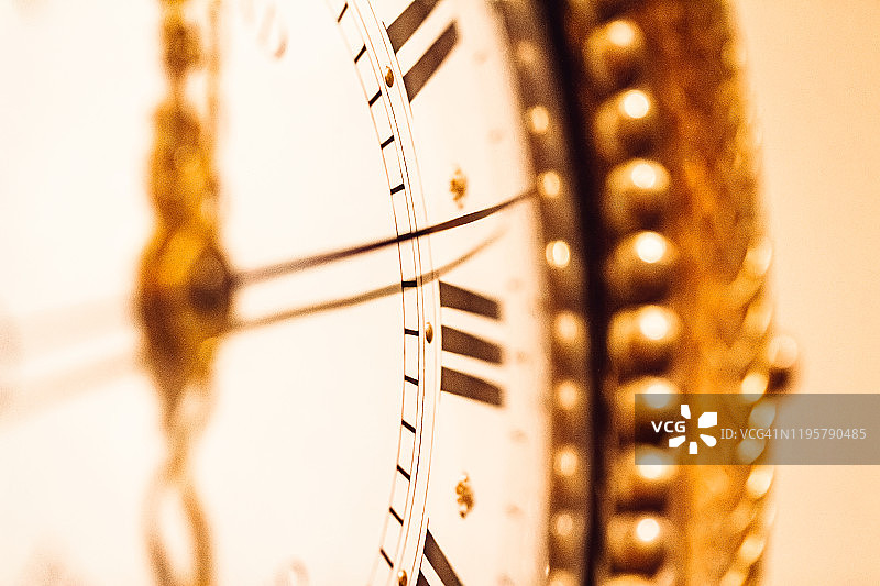 奢华金色时钟特写图片素材