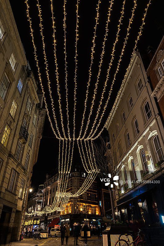 伦敦Soho街头的圣诞彩灯图片素材